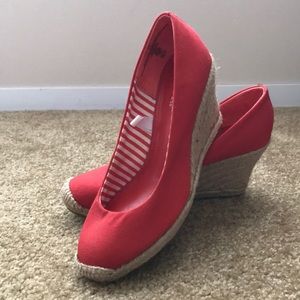 Red wedges